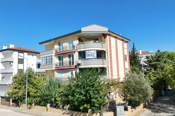 BALIKESİR PAŞA ALANI MH. 3+1 ARAKAT SATILIK DAİRE - Eda Korkmaz Gayrimenkul