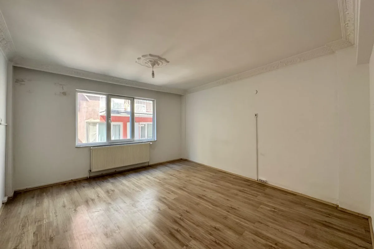 BALIKESİR ESKİKUYUMCULAR MH. ÇARŞI DA 3+1 ARAKAT KİRALIK DAİRE